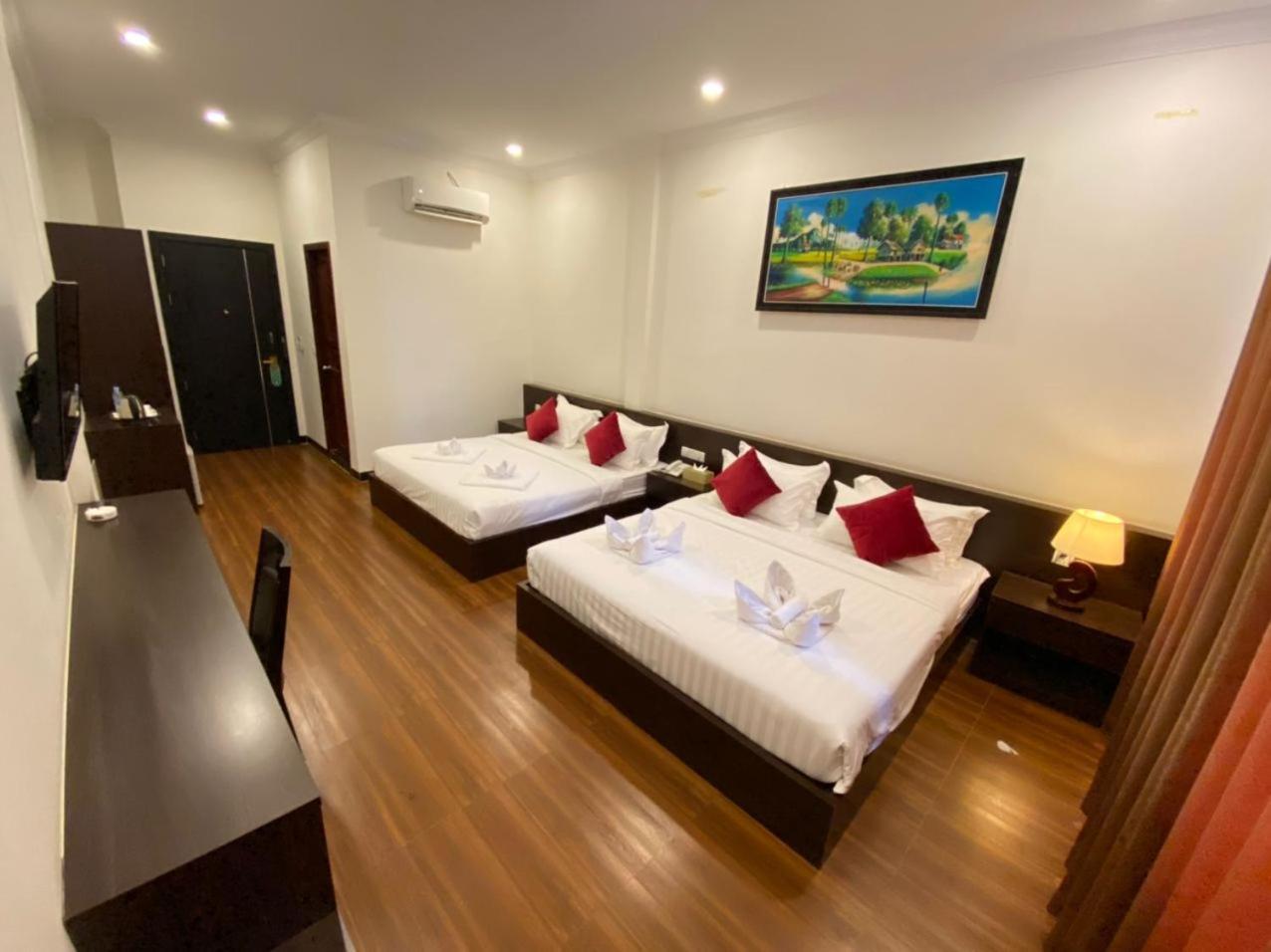 Apple Hotel Two - Near Phnom Penh Airport Bagian luar foto