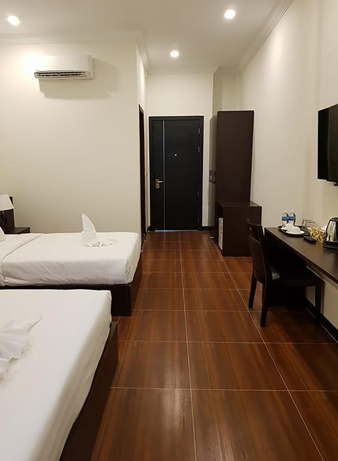 Apple Hotel Two - Near Phnom Penh Airport Bagian luar foto