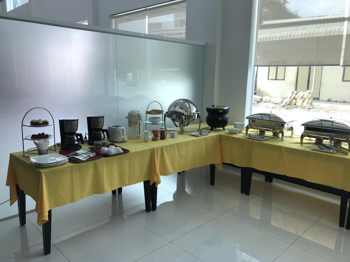 Apple Hotel Two - Near Phnom Penh Airport Bagian luar foto