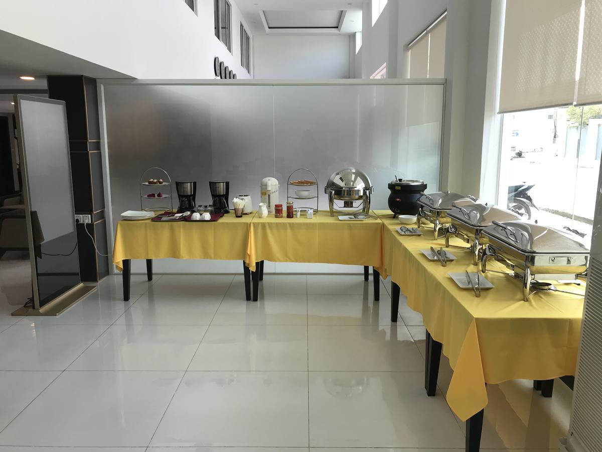 Apple Hotel Two - Near Phnom Penh Airport Bagian luar foto