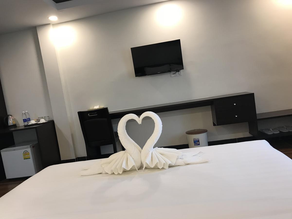 Apple Hotel Two - Near Phnom Penh Airport Bagian luar foto