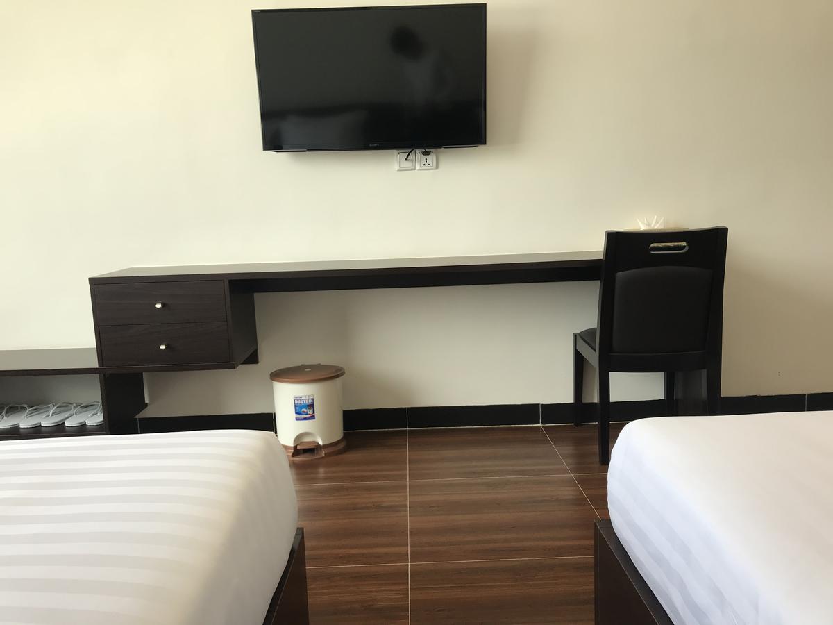 Apple Hotel Two - Near Phnom Penh Airport Bagian luar foto