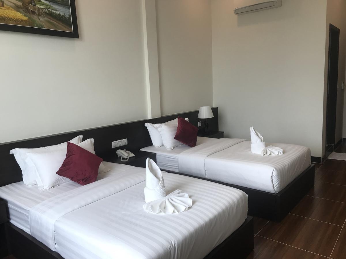 Apple Hotel Two - Near Phnom Penh Airport Bagian luar foto