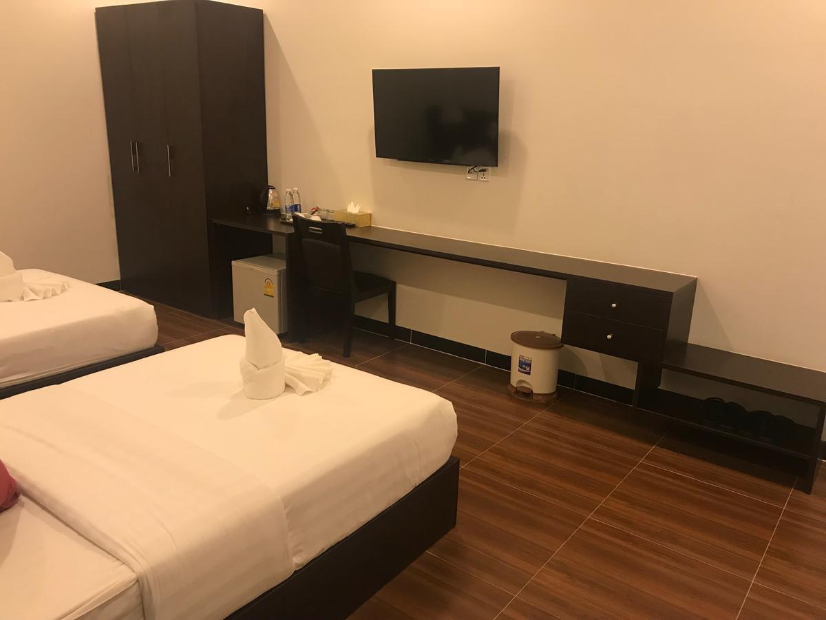 Apple Hotel Two - Near Phnom Penh Airport Bagian luar foto