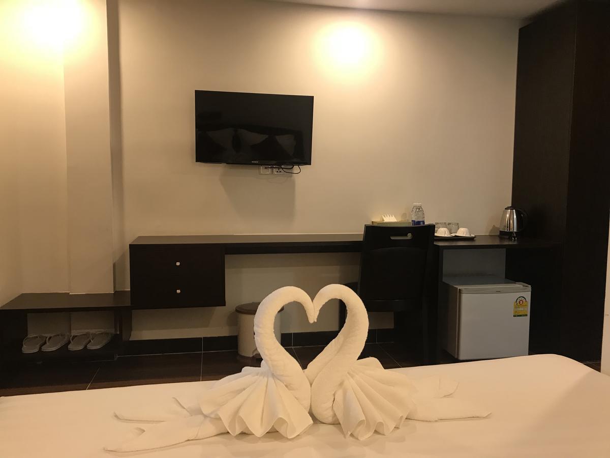 Apple Hotel Two - Near Phnom Penh Airport Bagian luar foto