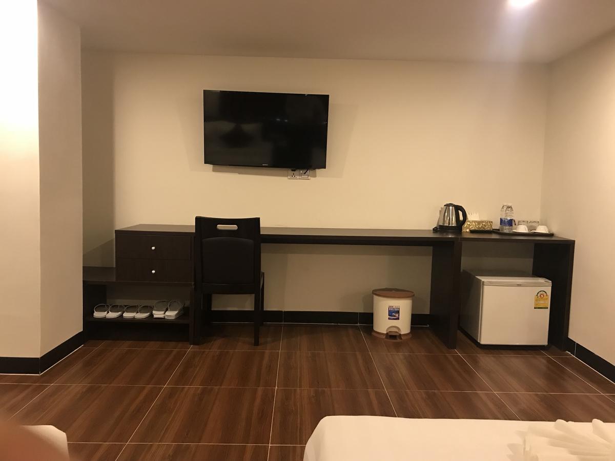 Apple Hotel Two - Near Phnom Penh Airport Bagian luar foto