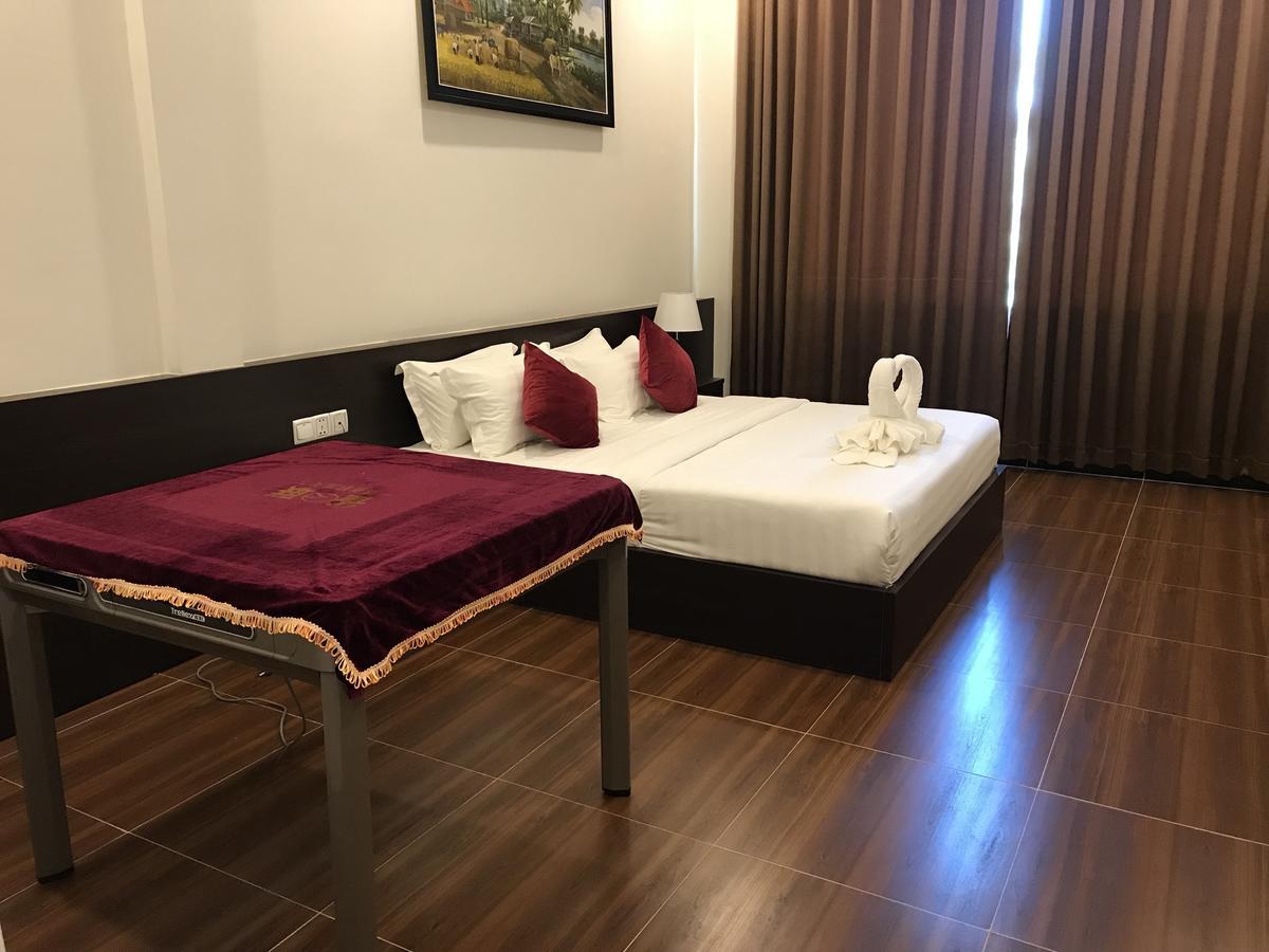 Apple Hotel Two - Near Phnom Penh Airport Bagian luar foto