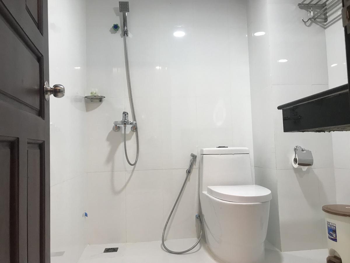 Apple Hotel Two - Near Phnom Penh Airport Bagian luar foto