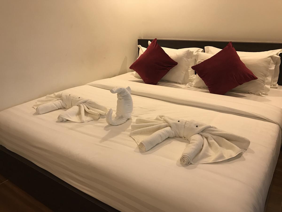 Apple Hotel Two - Near Phnom Penh Airport Bagian luar foto